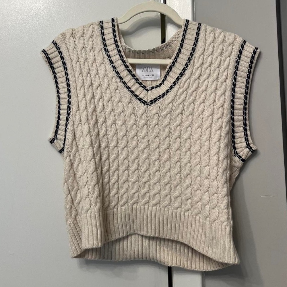 Zara beige sweater vest with black stitching